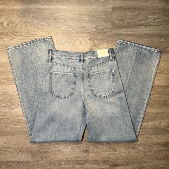 Express, High Waisted Wide Leg Jeans - Light Wash - Size 2R - Picture 13 of 13